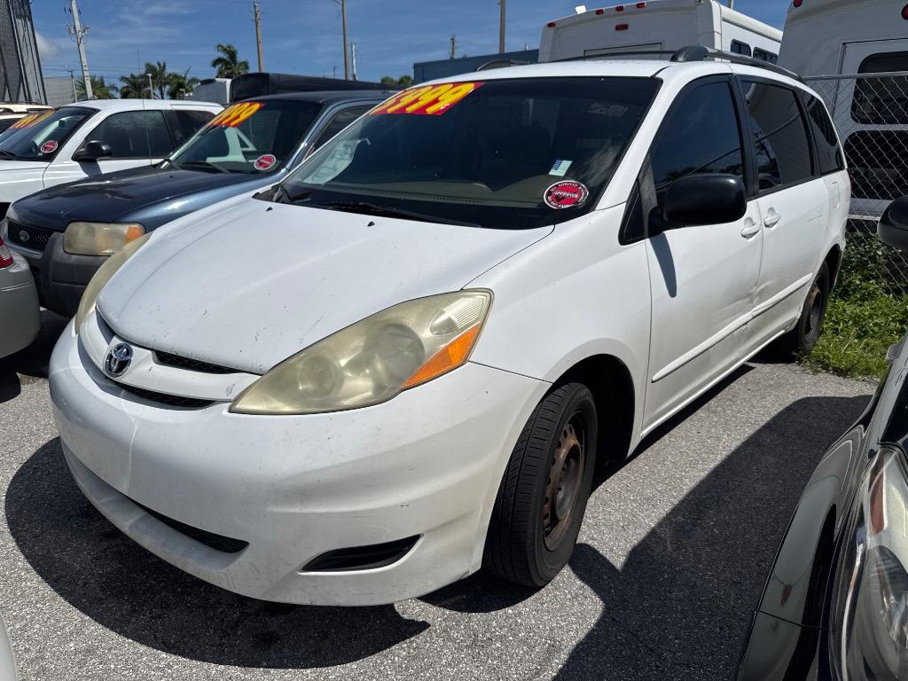 2010 Toyota Sienna - $5,999