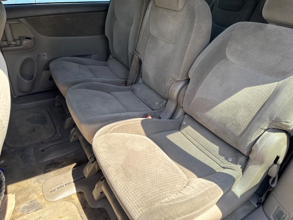 2010 Toyota Sienna - $5,999