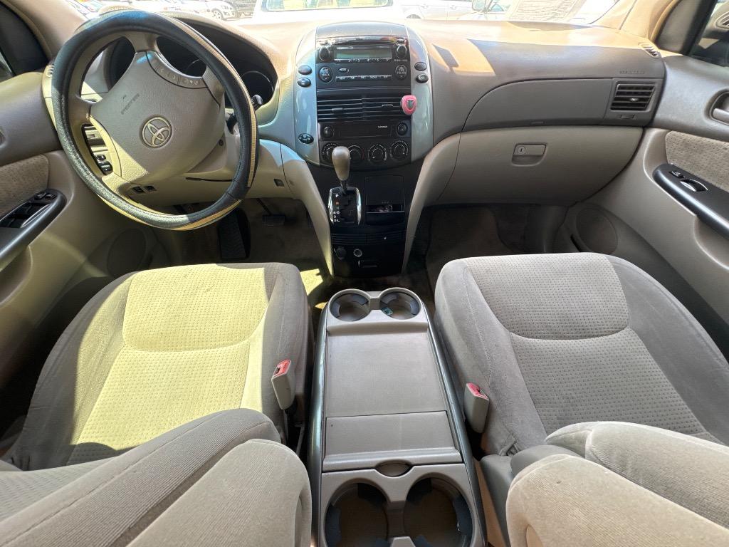 2010 Toyota Sienna - $5,999