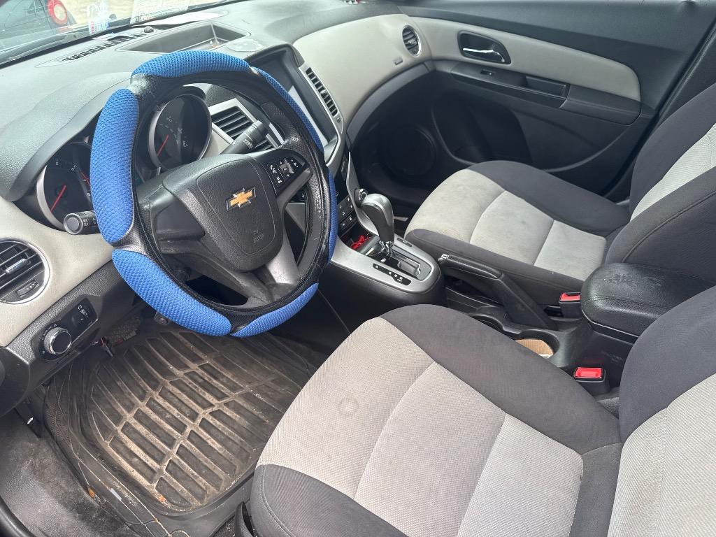 2013 Chevrolet Cruze - $2,499