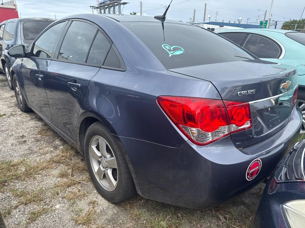 2013 Chevrolet Cruze - $2,499