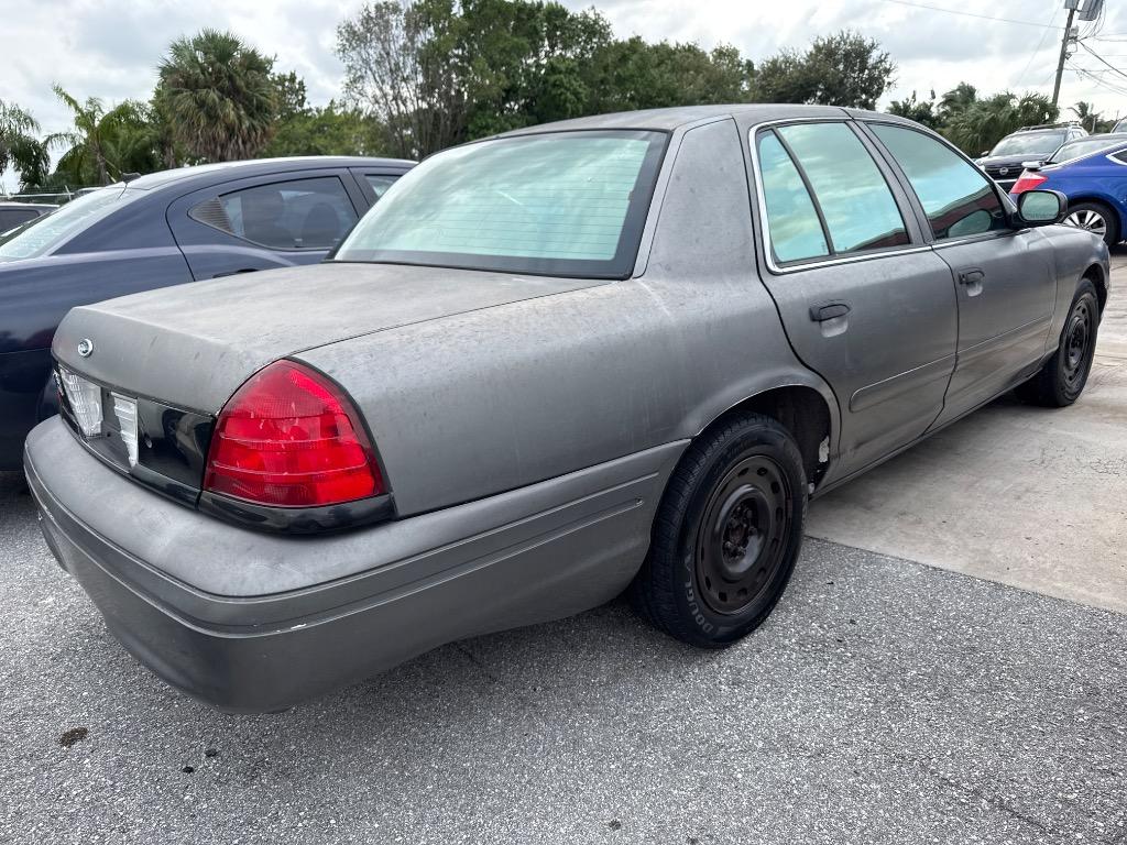 2004 Ford Crown Victoria Police Interceptor photo
