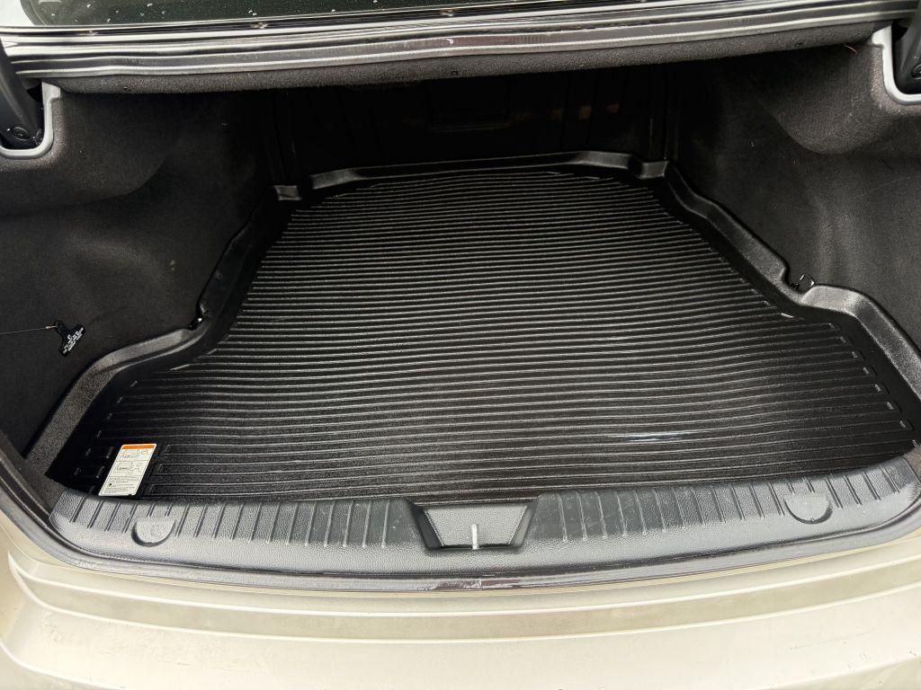 2014 Kia Cadenza - $10,900
