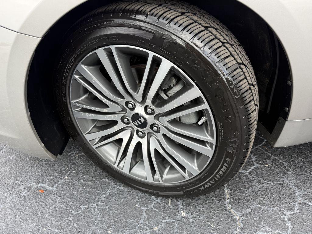2014 Kia Cadenza - $10,900