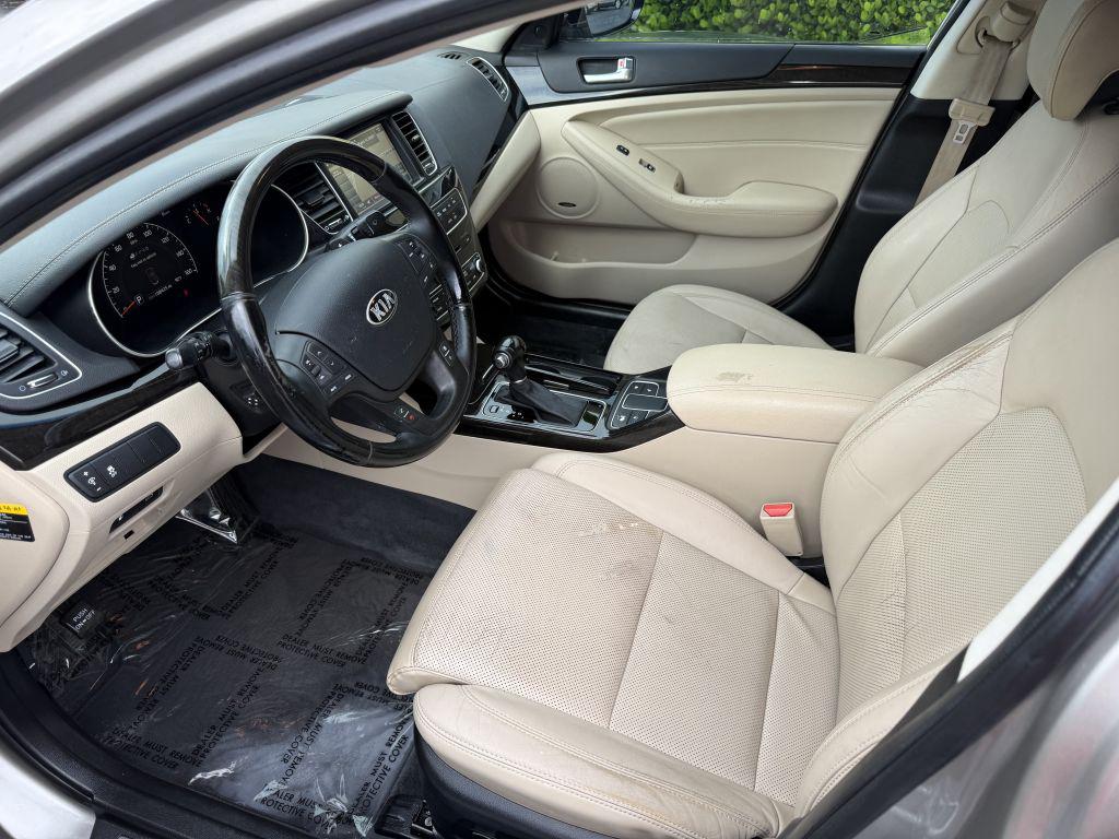 2014 Kia Cadenza - $10,900