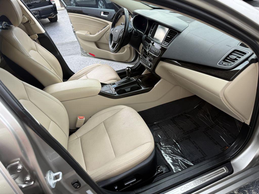 2014 Kia Cadenza - $10,900