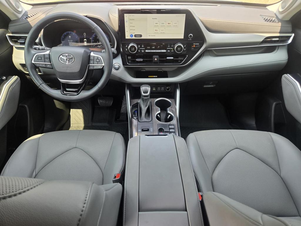 2023 Toyota Highlander - $43,870
