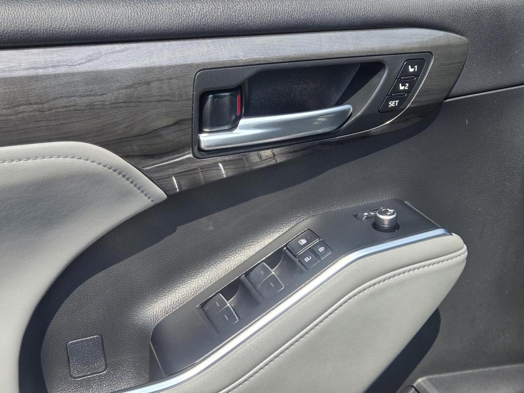 2023 Toyota Highlander - $43,870