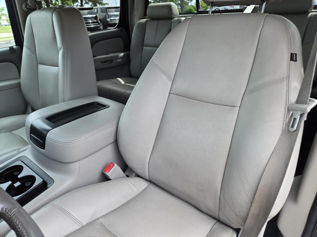 2014 Chevrolet Silverado - $25,995