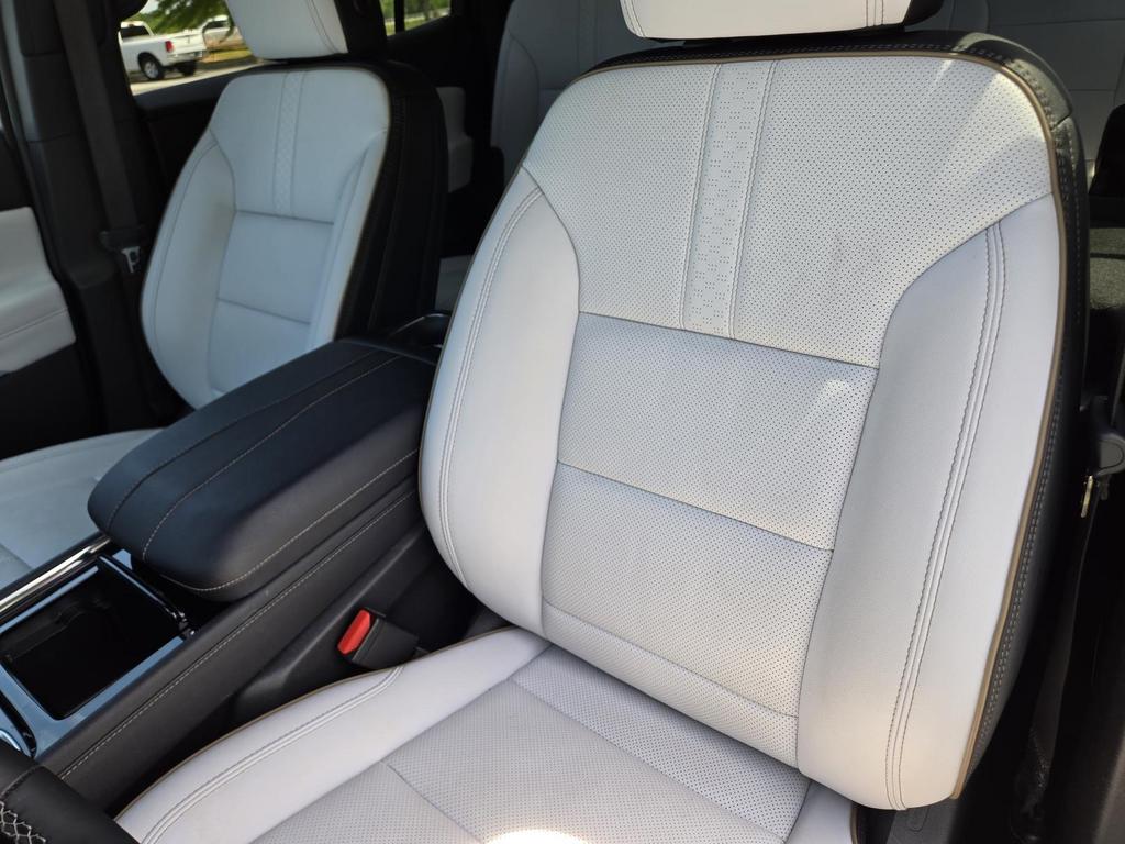 2025 Chevrolet Traverse - $44,995