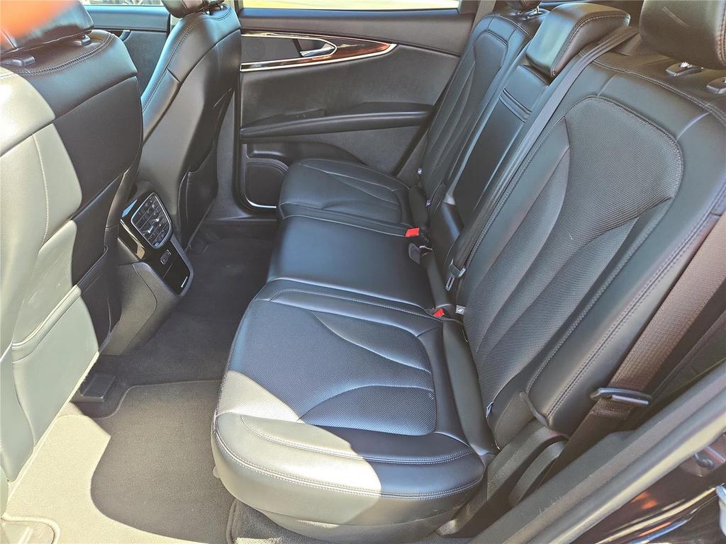 2022 Lincoln Nautilus - $26,995