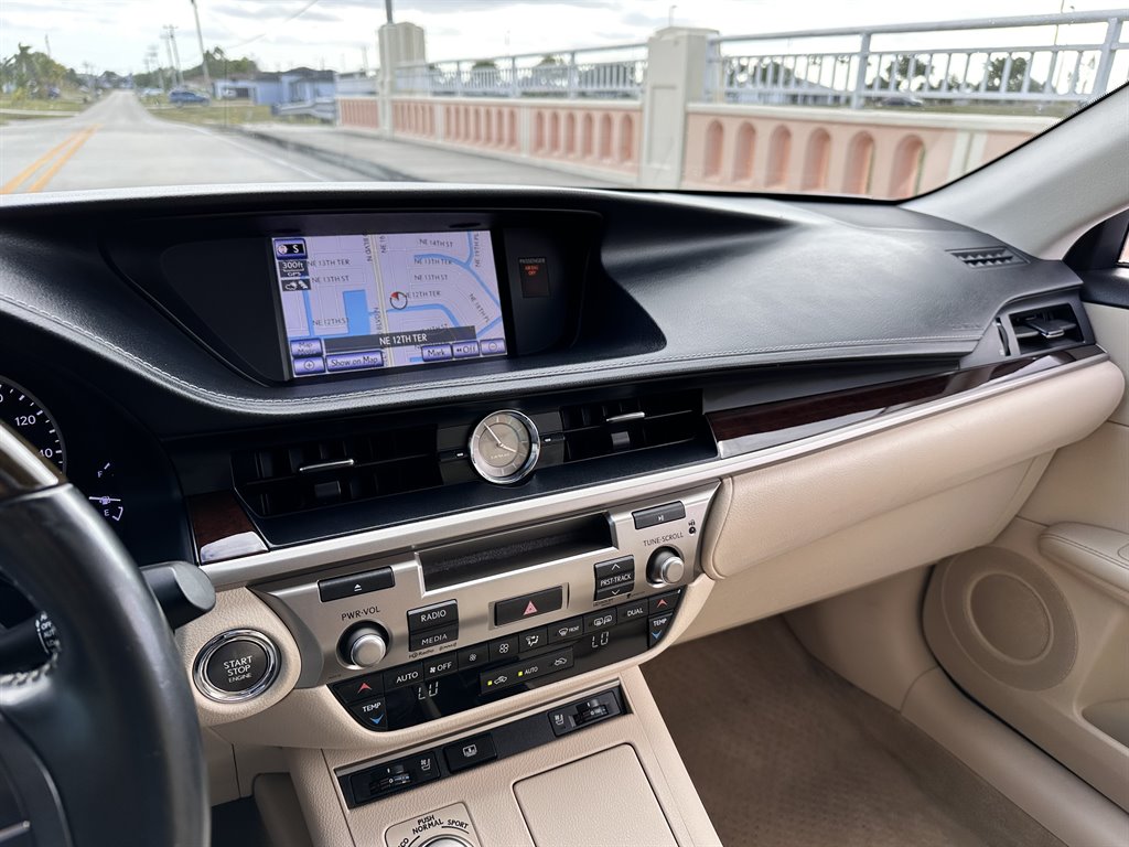 2013 LEXUS ES Sedan - $26,995