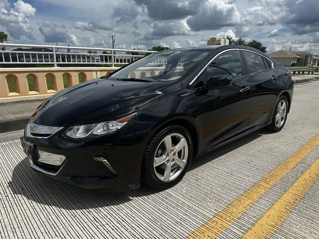 2017 Chevrolet Volt - $16,995