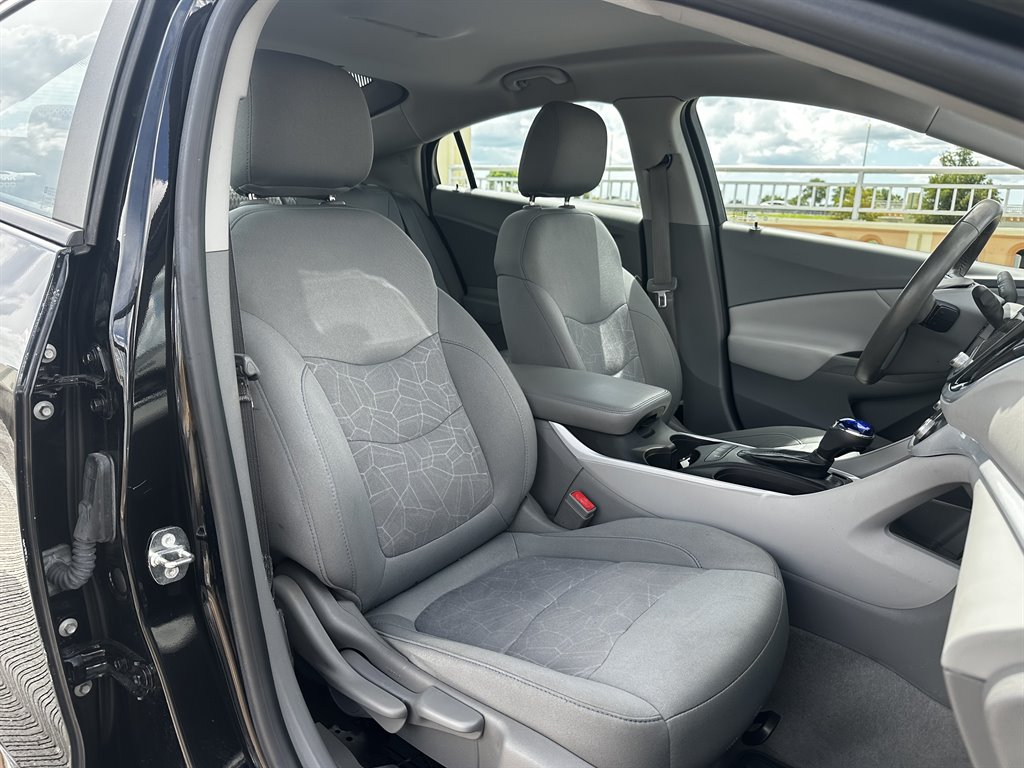 2017 Chevrolet Volt - $16,995