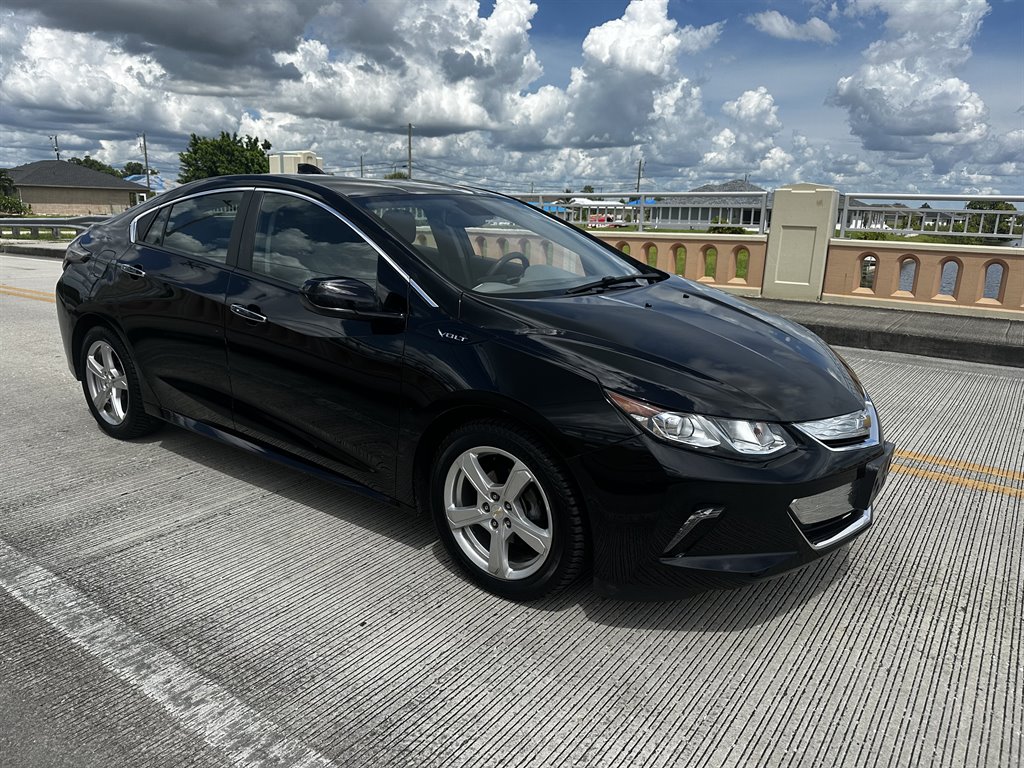 2017 Chevrolet Volt - $16,995