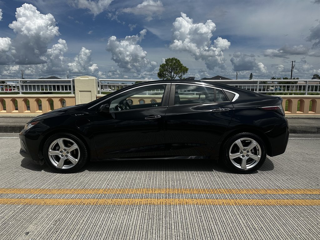 2017 Chevrolet Volt - $16,995