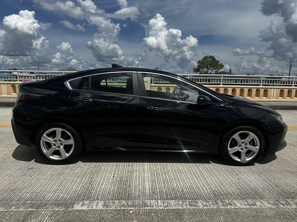 2017 Chevrolet Volt - $16,995