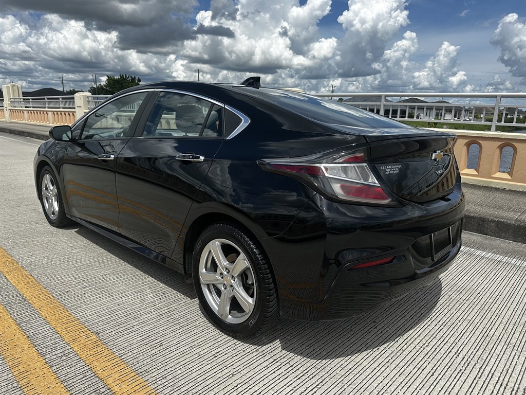 2017 Chevrolet Volt - $16,995