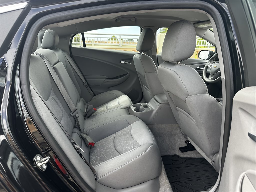 2017 Chevrolet Volt - $16,995