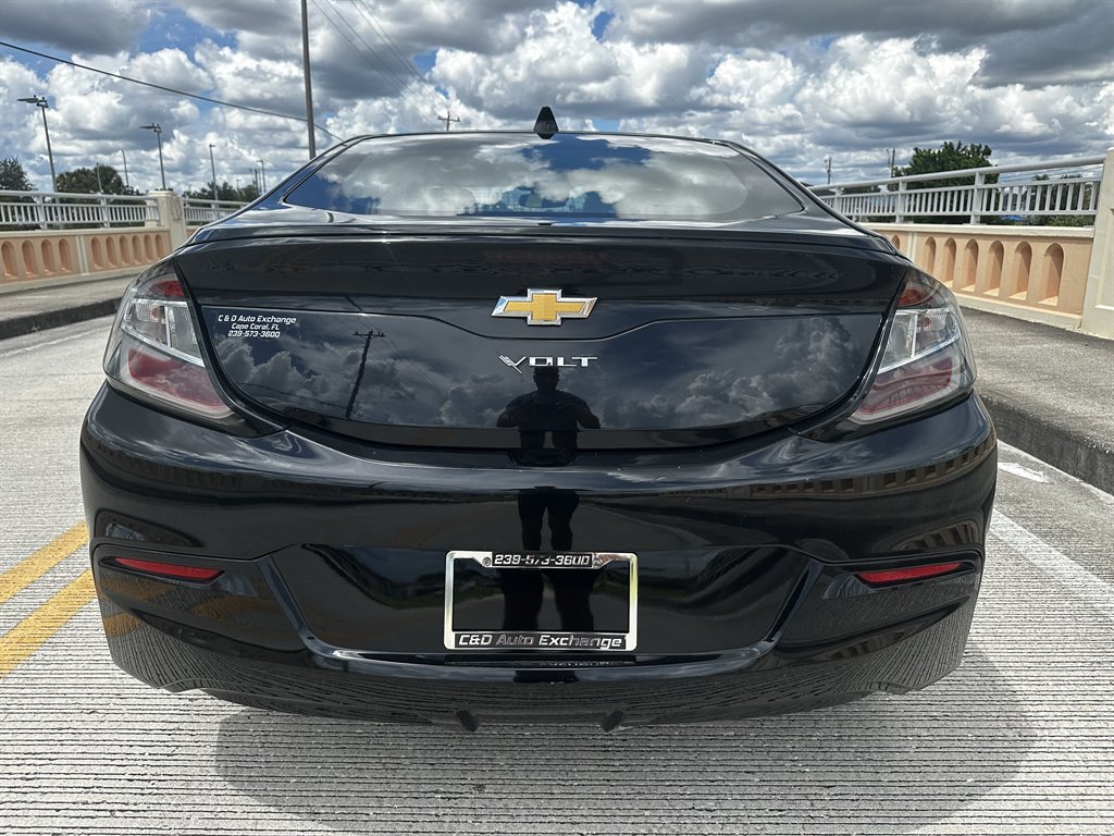 2017 Chevrolet Volt - $16,995