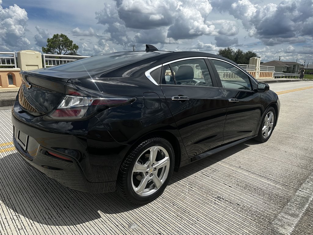 2017 Chevrolet Volt - $16,995
