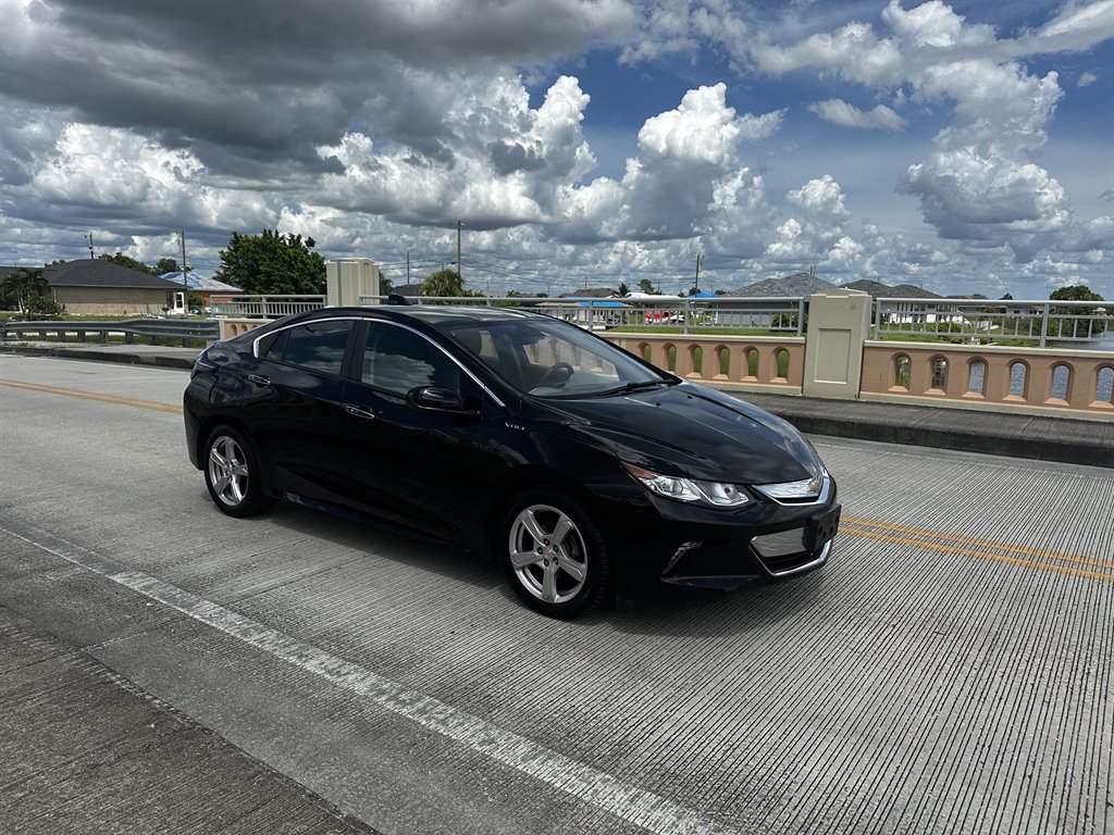 2017 Chevrolet Volt - $16,995
