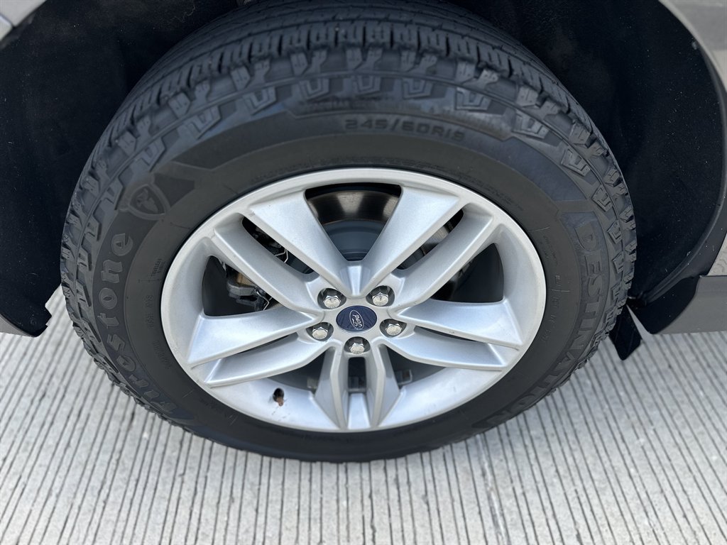 2015 Ford Edge - $9,995