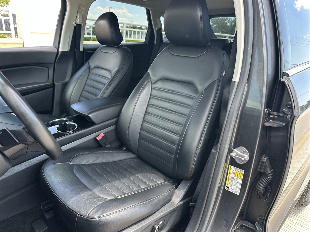 2015 Ford Edge - $9,995