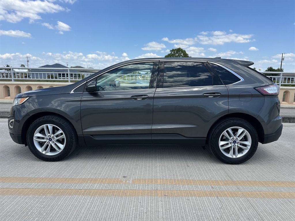 2015 Ford Edge - $9,995