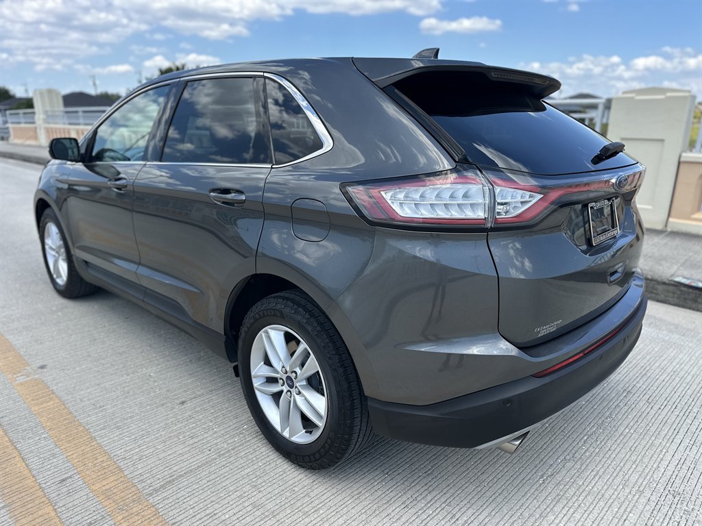 2015 Ford Edge - $9,995