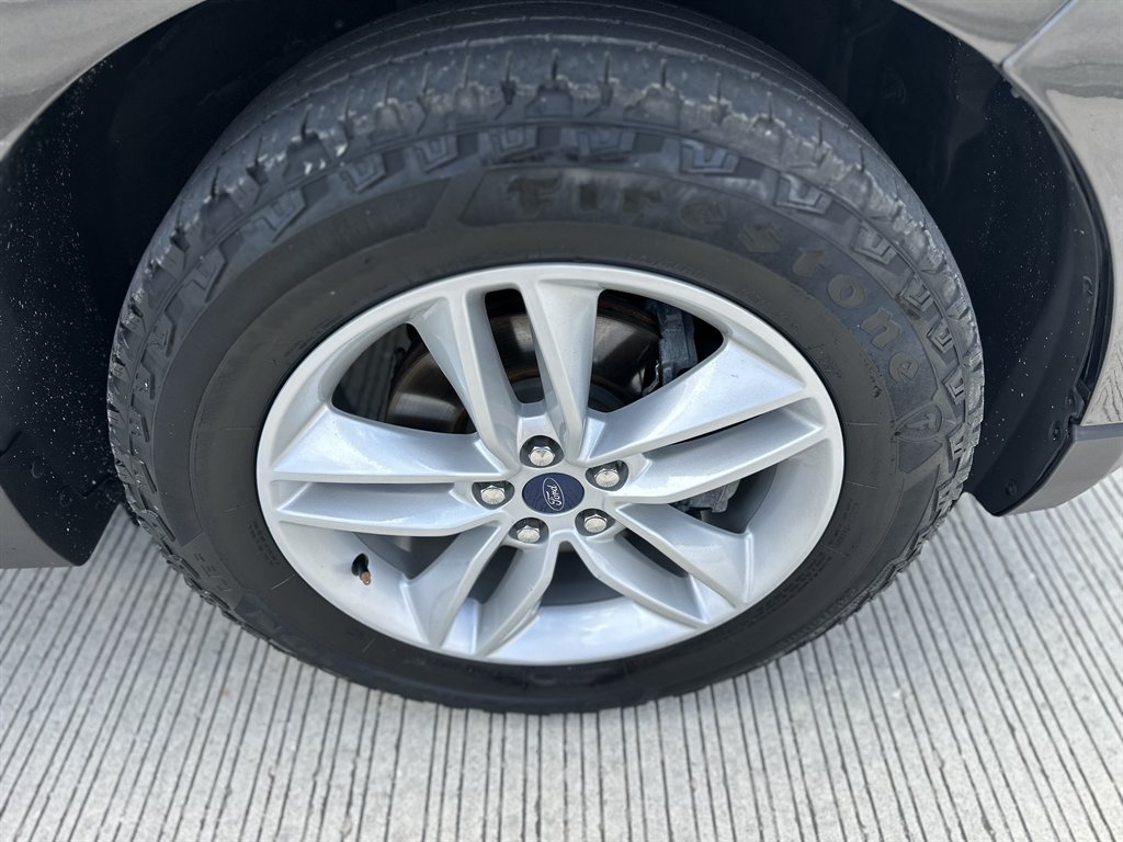 2015 Ford Edge - $9,995