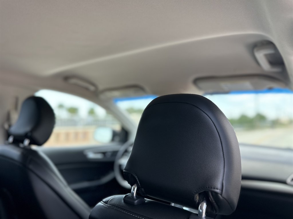 2015 Ford Edge - $9,995