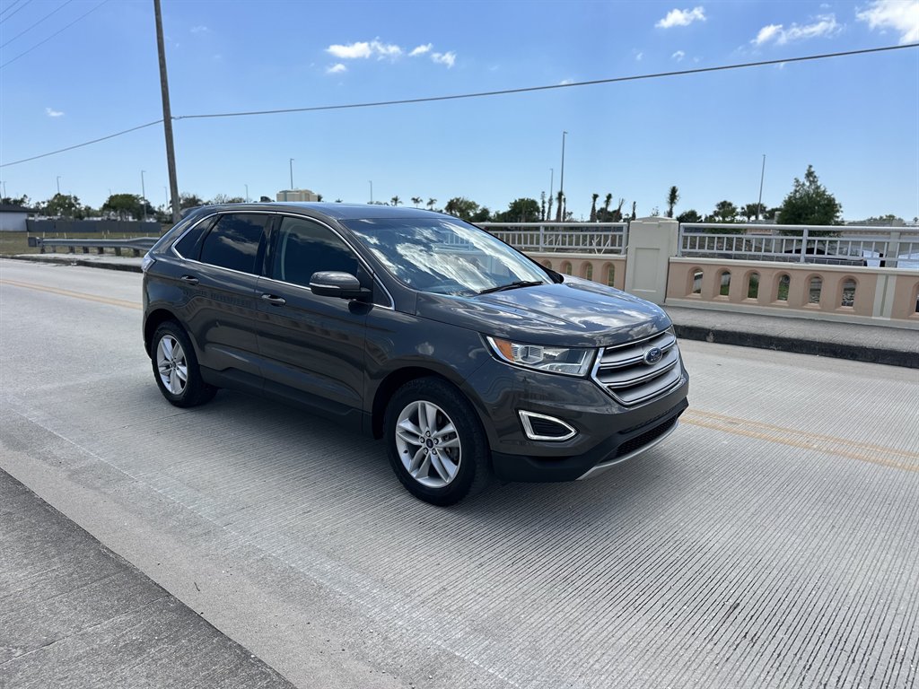 2015 Ford Edge - $9,995