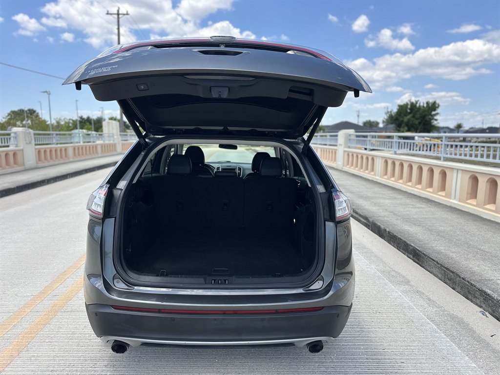 2015 Ford Edge - $9,995