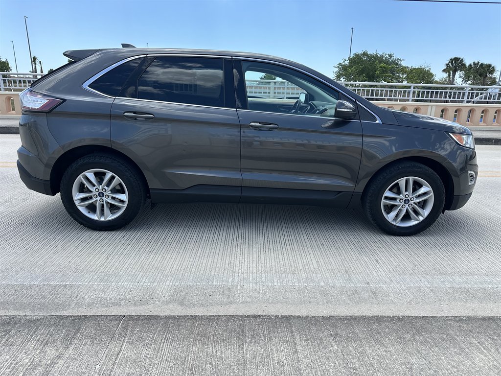 2015 Ford Edge - $9,995