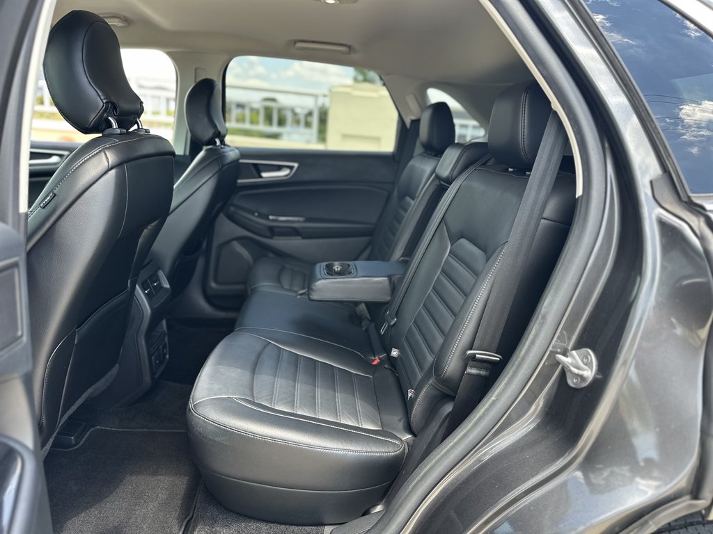 2015 Ford Edge - $9,995