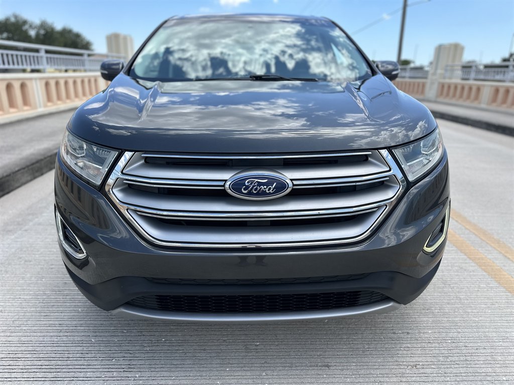 2015 Ford Edge - $9,995