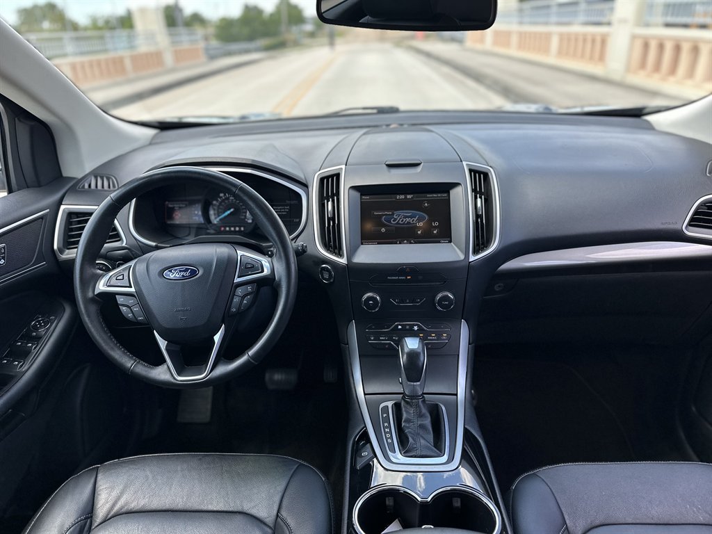 2015 Ford Edge - $9,995