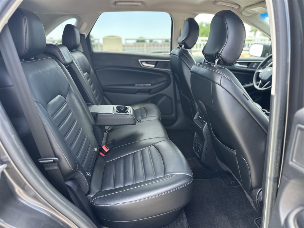 2015 Ford Edge - $9,995