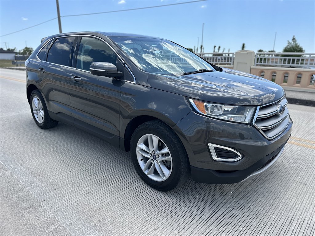 2015 Ford Edge - $9,995