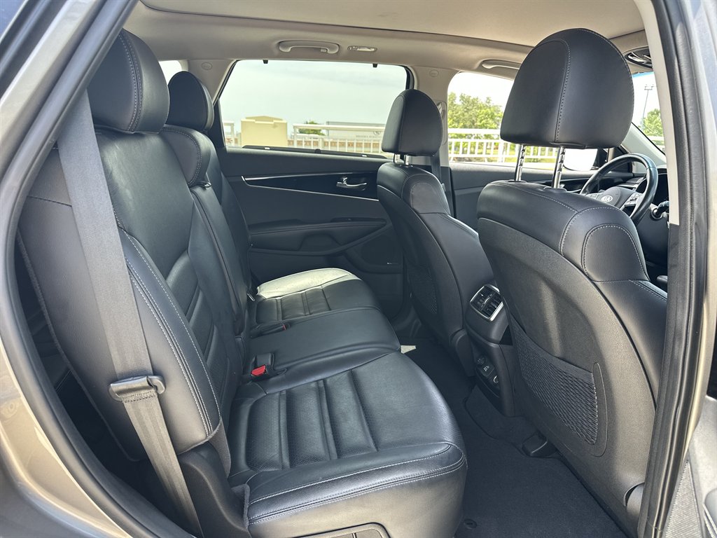 2019 Kia Sorento - $15,595
