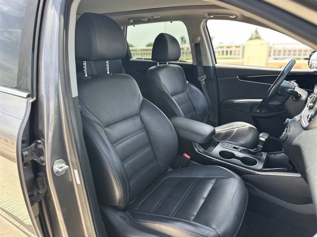2019 Kia Sorento - $15,595