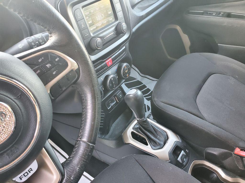 2015 Jeep Renegade Latitude 4d  photo