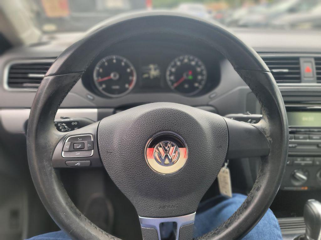 2014 Volkswagen Jetta - $9,500