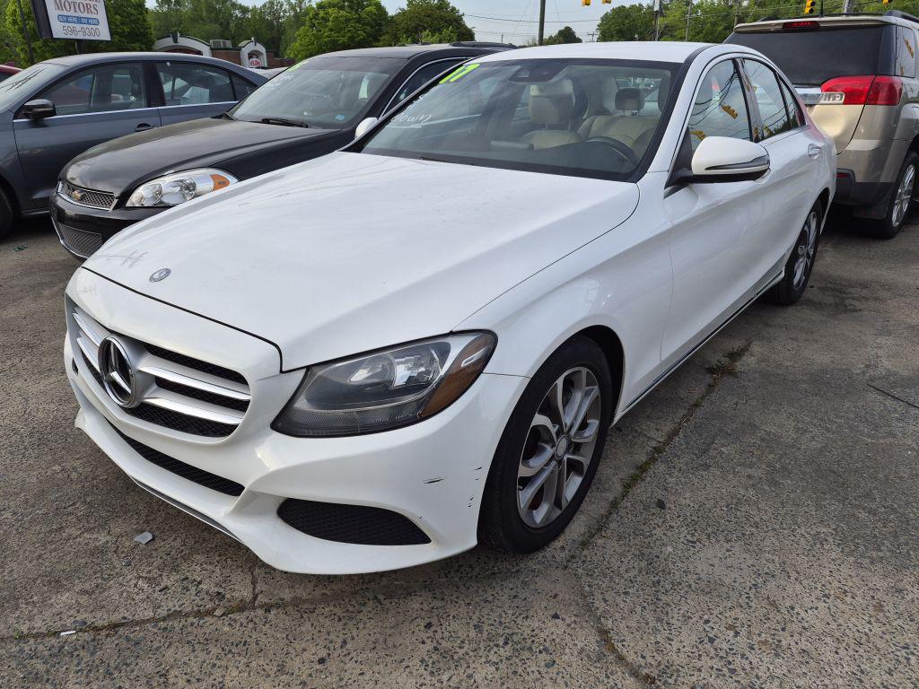 2017 Mercedes-Ben C-Class C300 4d Seda - $14,000