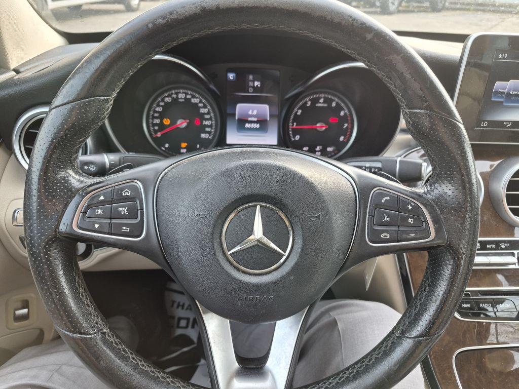 2017 Mercedes-Ben C-Class C300 4d Seda - $14,000
