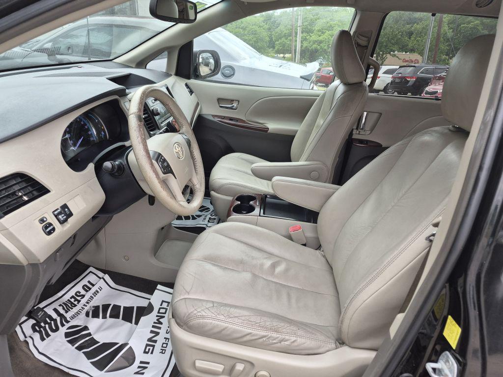 2011 Toyota Sienna - $10,000