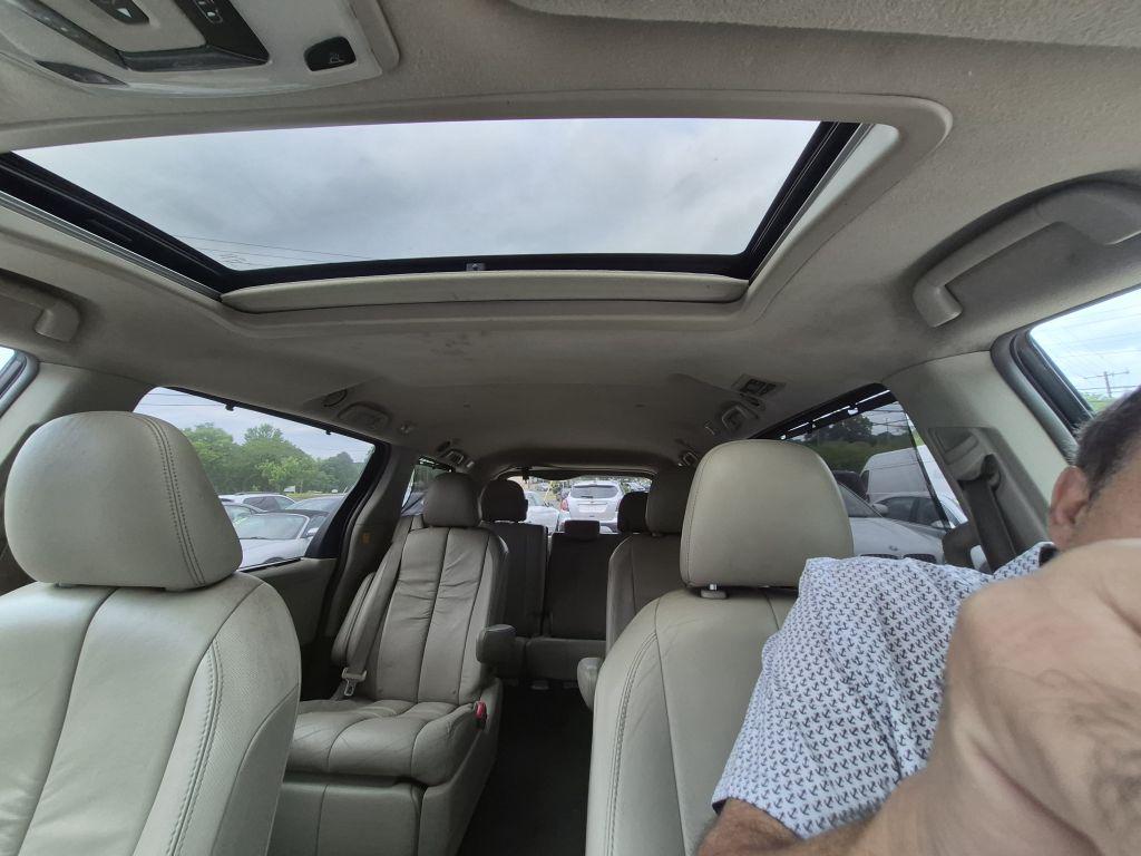 2011 Toyota Sienna - $10,000