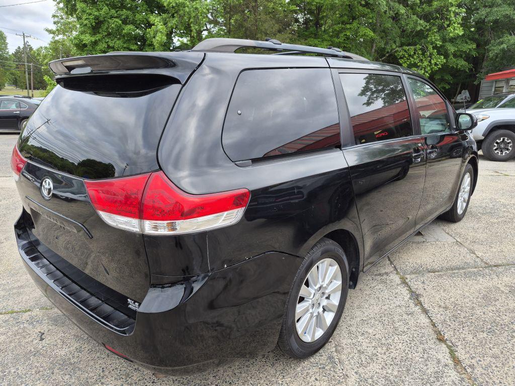 2011 Toyota Sienna - $10,000