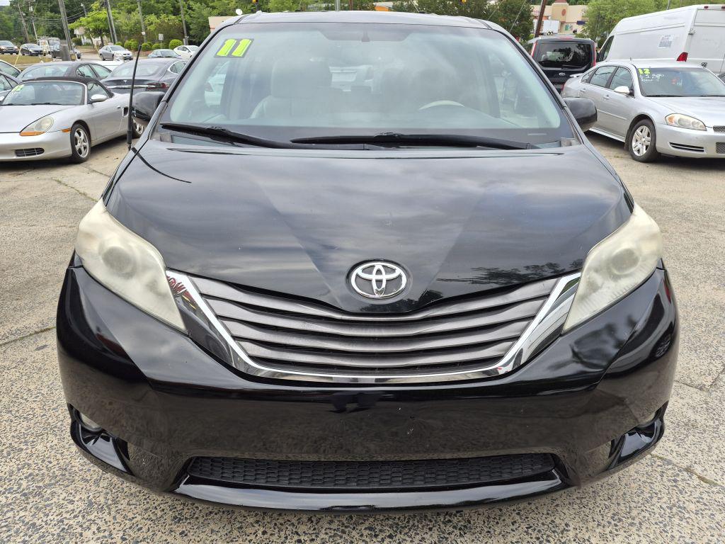 2011 Toyota Sienna - $10,000